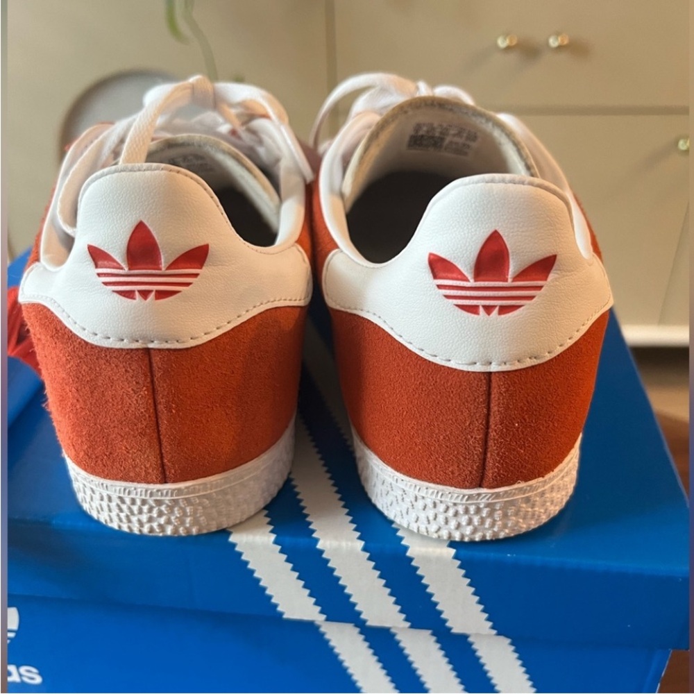 Adidas Gazelle red suede Women size 8 - Picture 4 of 8